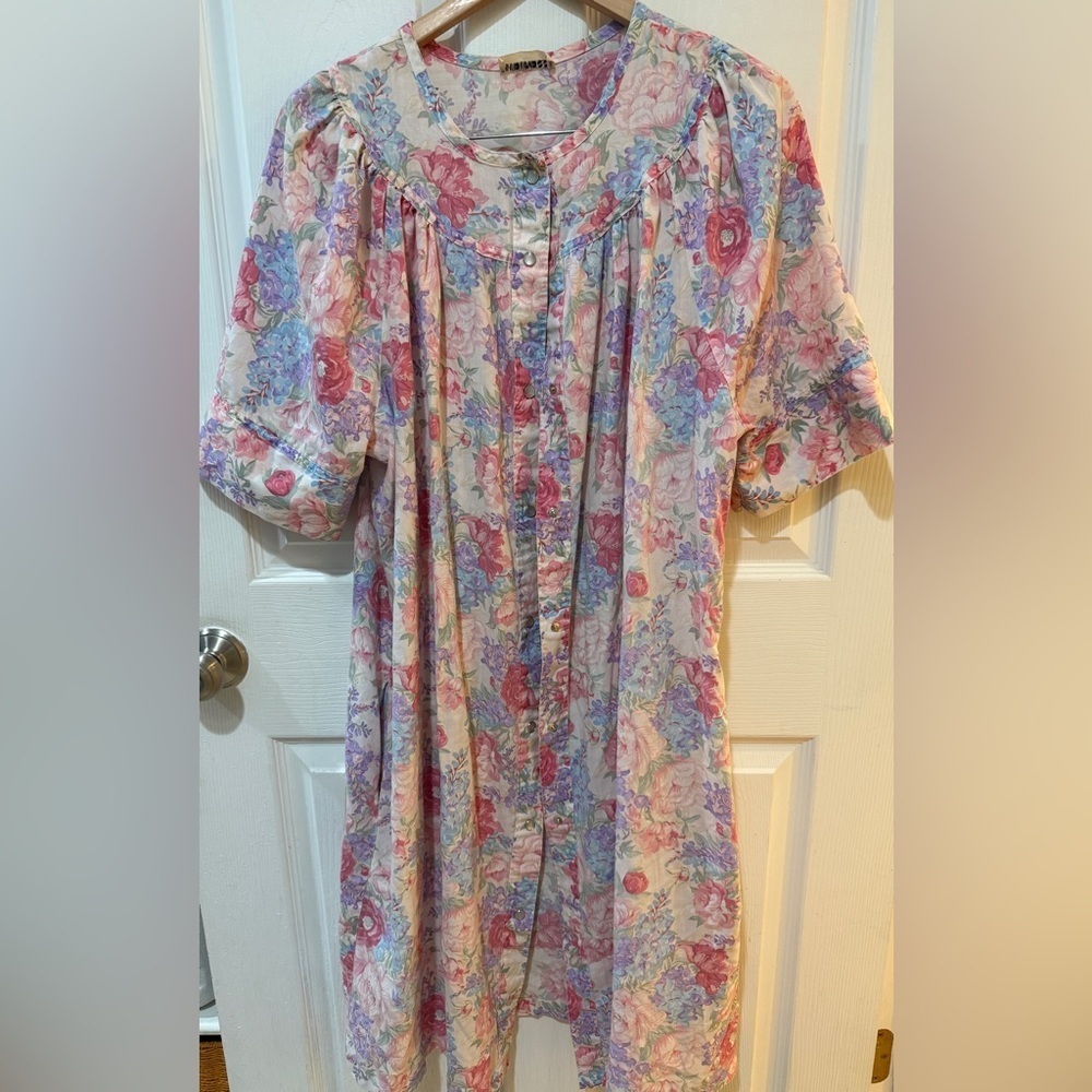 Vintage Heiress Floral Pearl Snap Button-Up Nightgown w pockets Gauzy & Soft